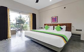 Treebo Grand Vistara Airport Suites